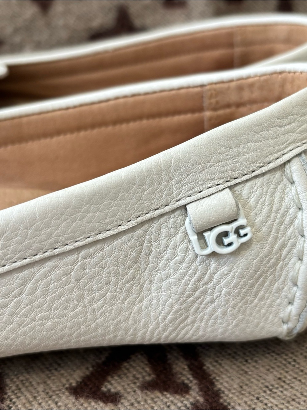 UGG Women's White Leather Driving Loafers - size 8.5 - Picture 2 of 7